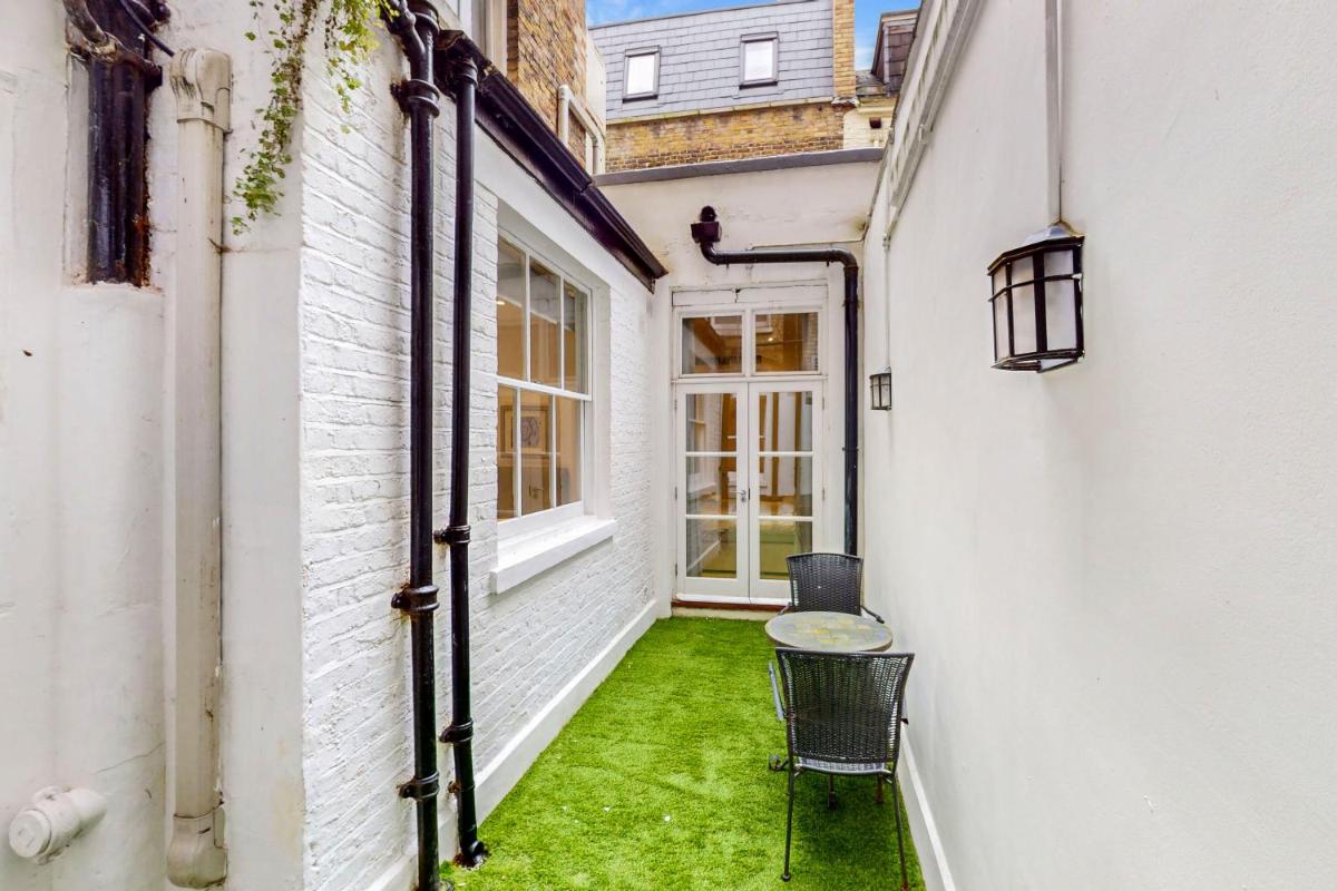 Stunning 2BD flat in South Kensington with a patio