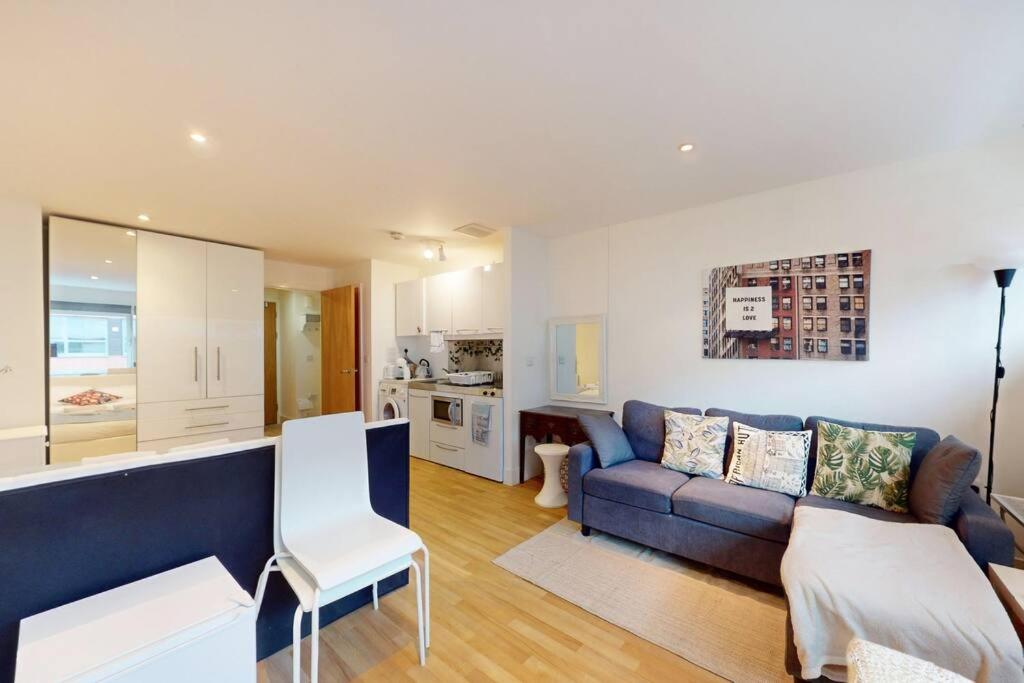 Stunning studio apt- 5 min walk to Borough station