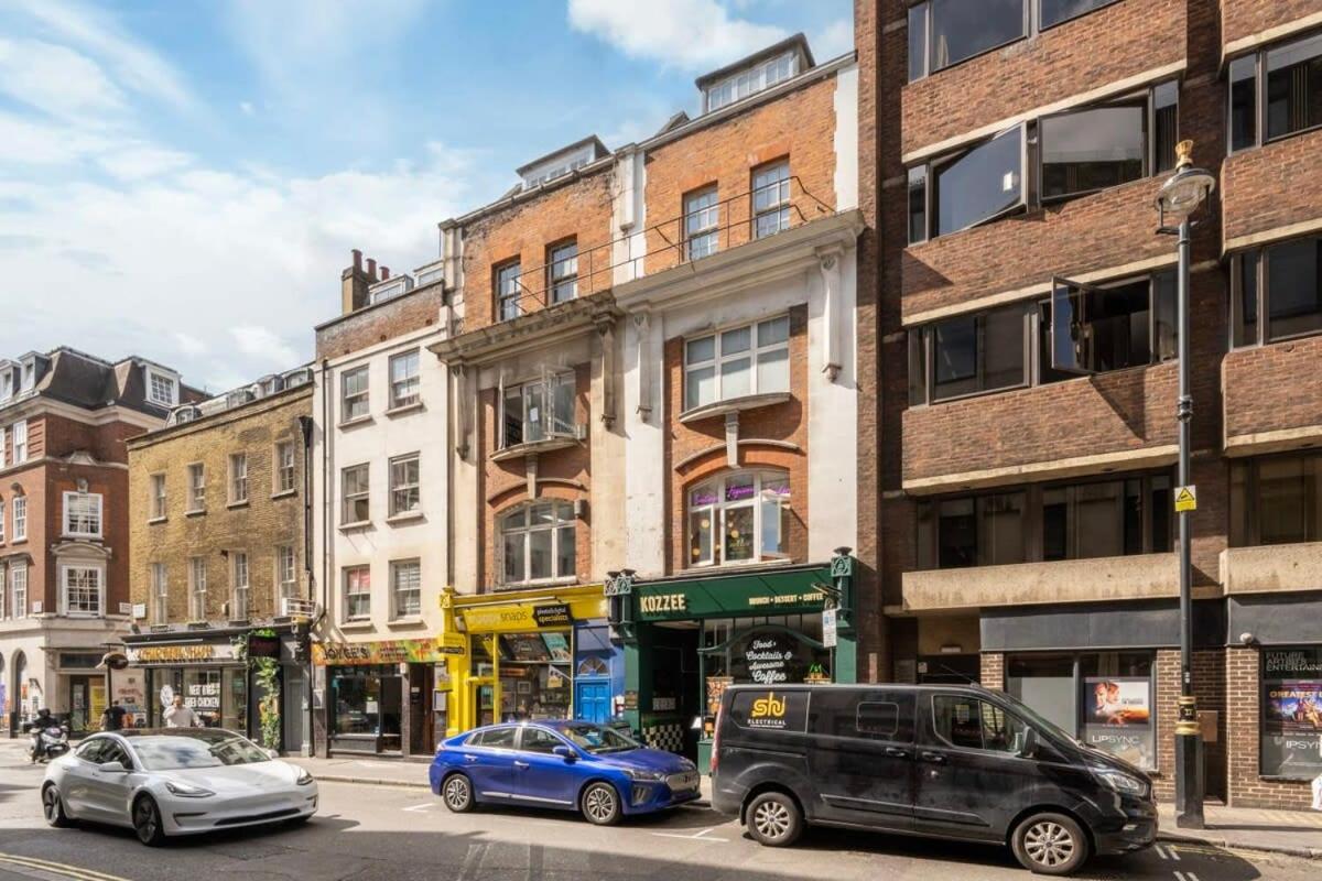 Stylish 3BR Flat in the Heart of Soho London