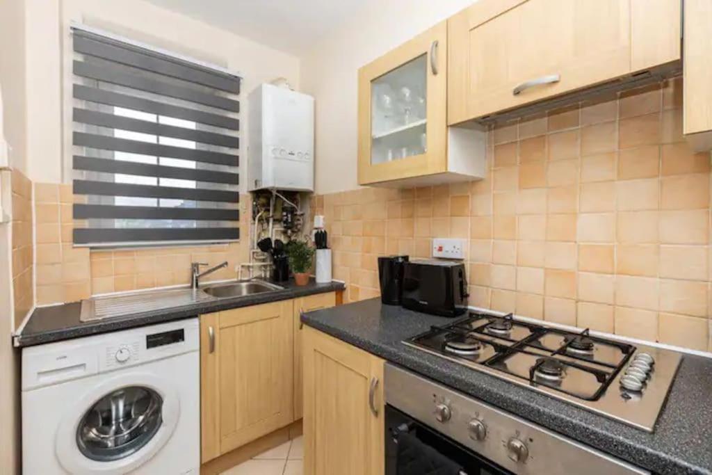 Tranquil 1BR in South Bank with onsite parking