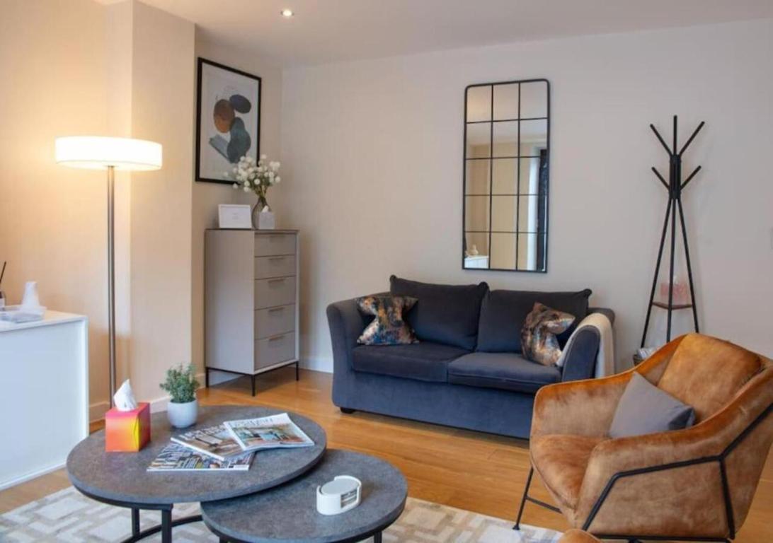 Westminster 1 bed apt with terrace