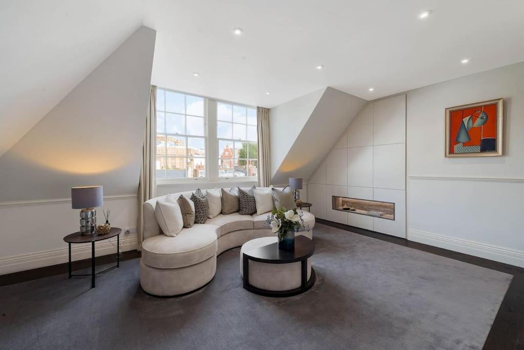 Wonderful Knightsbridge Apartment by Harrods