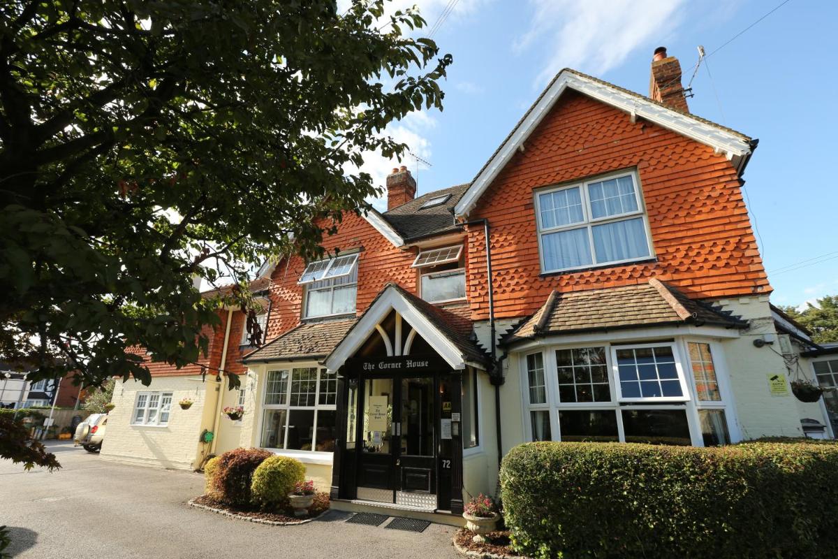 Corner House Hotel Gatwick with bookable Holiday parking