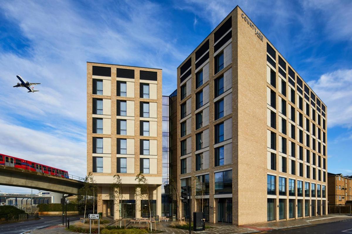 Courtyard by Marriott London City Airport