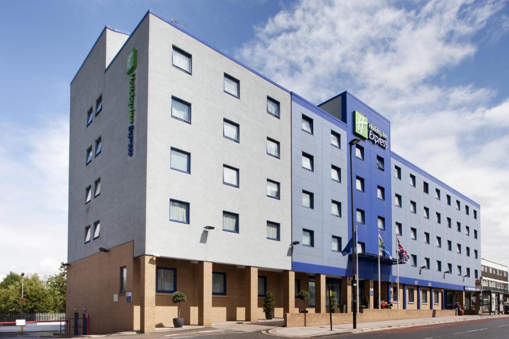 Holiday Inn Express Park Royal, an IHG Hotel