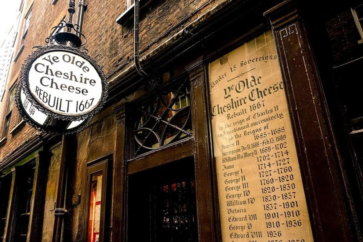 A Christmas Carol and Charles Dickens Old London Walking Tour