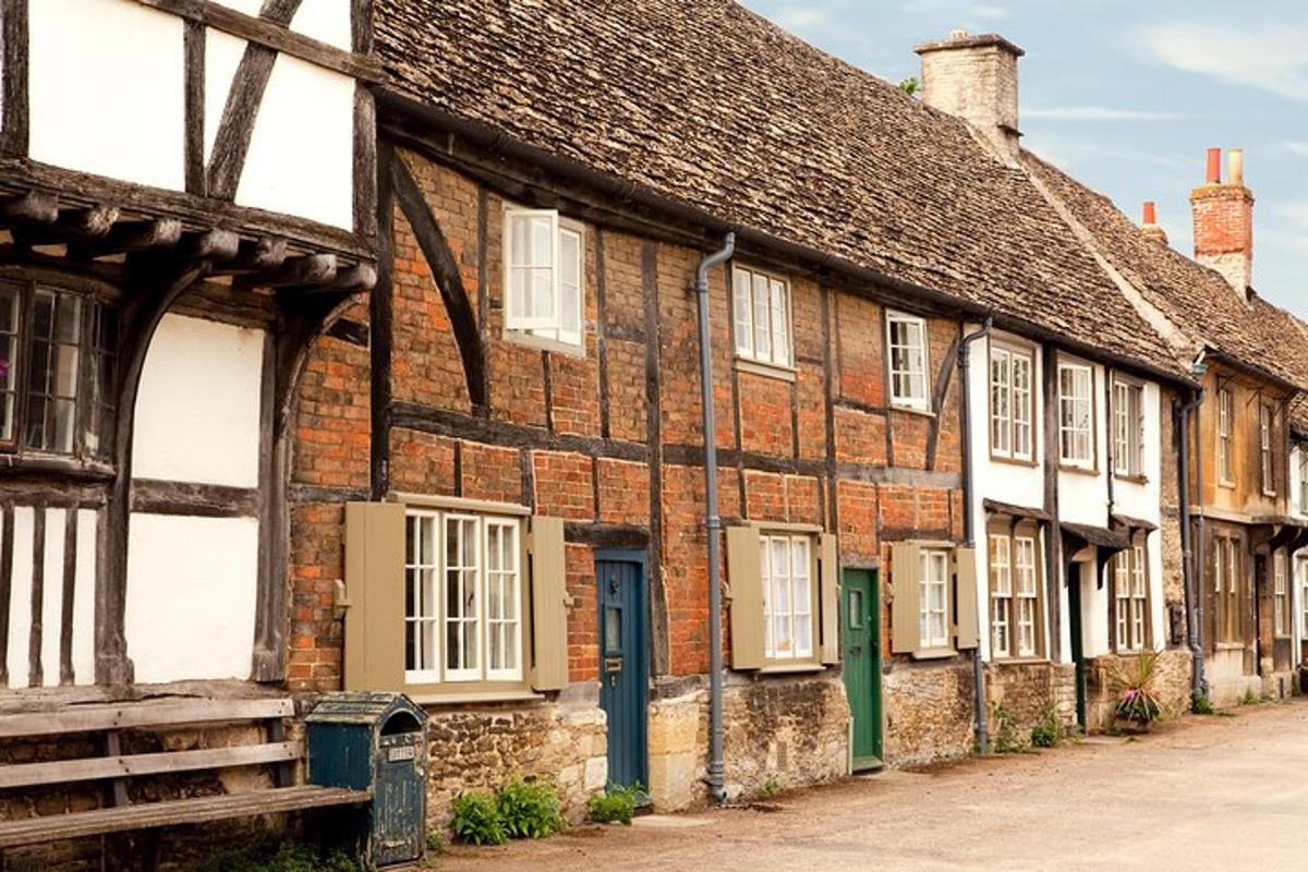 Bath, Avebury and Lacock Village Small-Group Day Tour from London