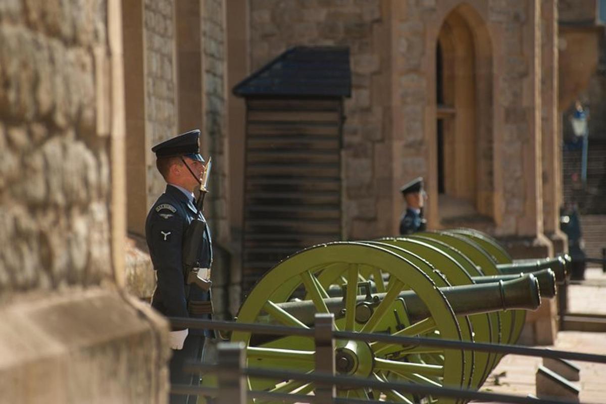 Best of London: Tower of London, Thames & Changing of the Guard