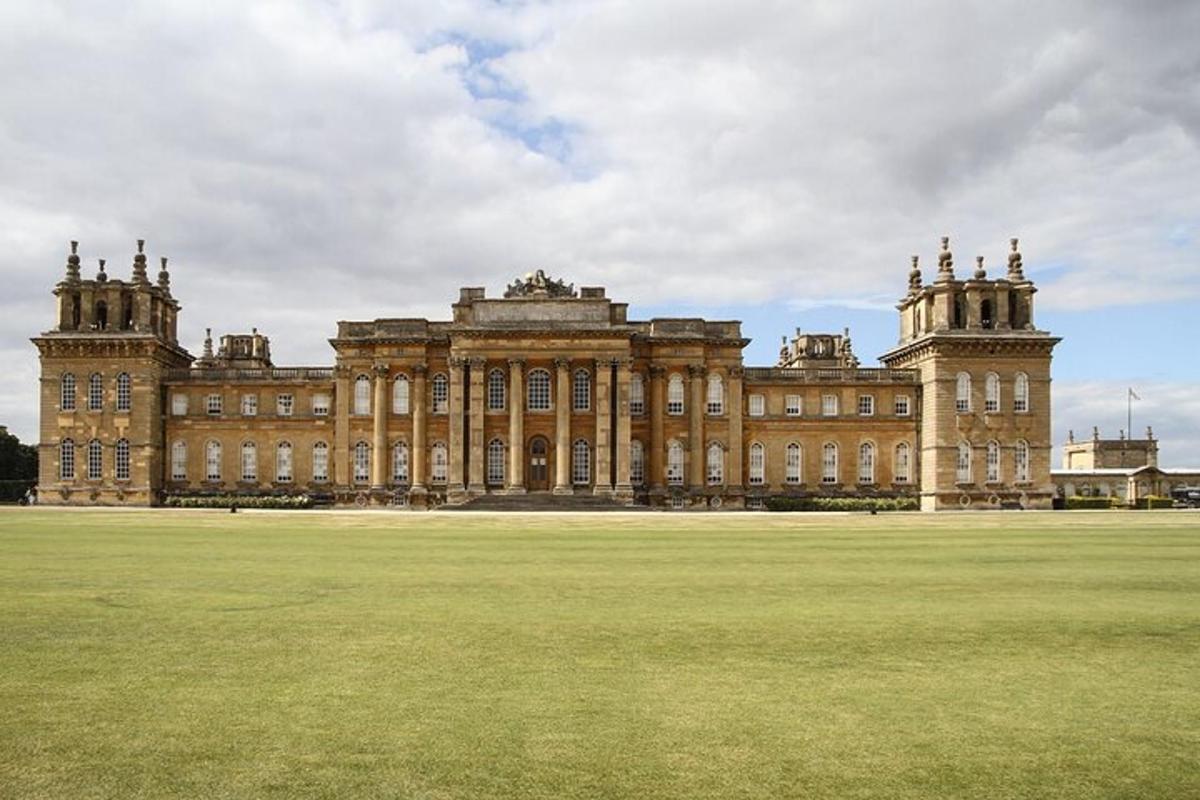 Blenheim palace Shakespeare Warwick Castle Private Tour with pass