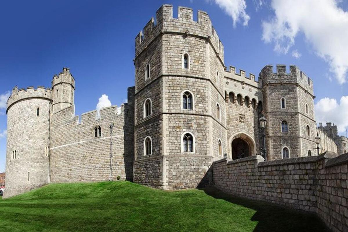 Canterbury Cathedral, Leeds Castle and Dover Castle Private Tour