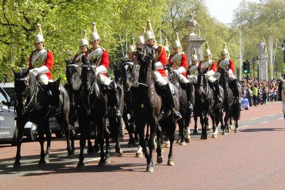 Changing of the Guard Guided Walking Tour Semi-Private 12ppl Max