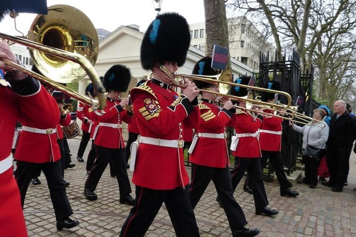 Changing of the Guard Guided Walking Tour in London