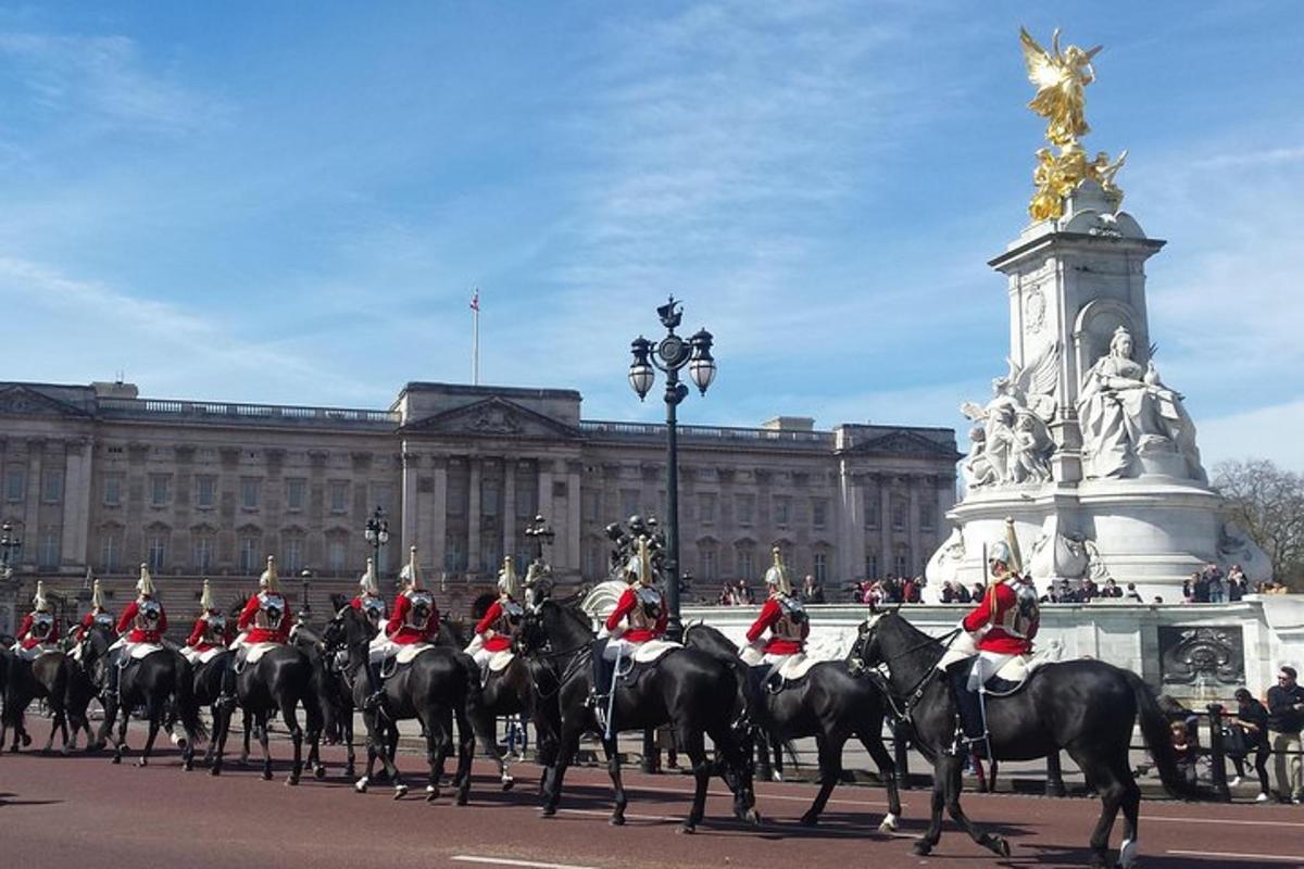 Changing of the Guard Guided Walking Tour in London