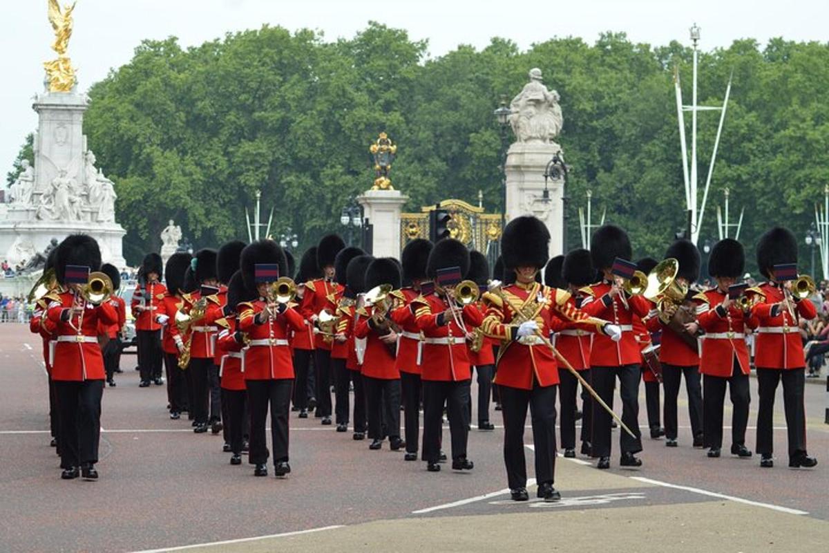 Changing of the Guard Walking Tour