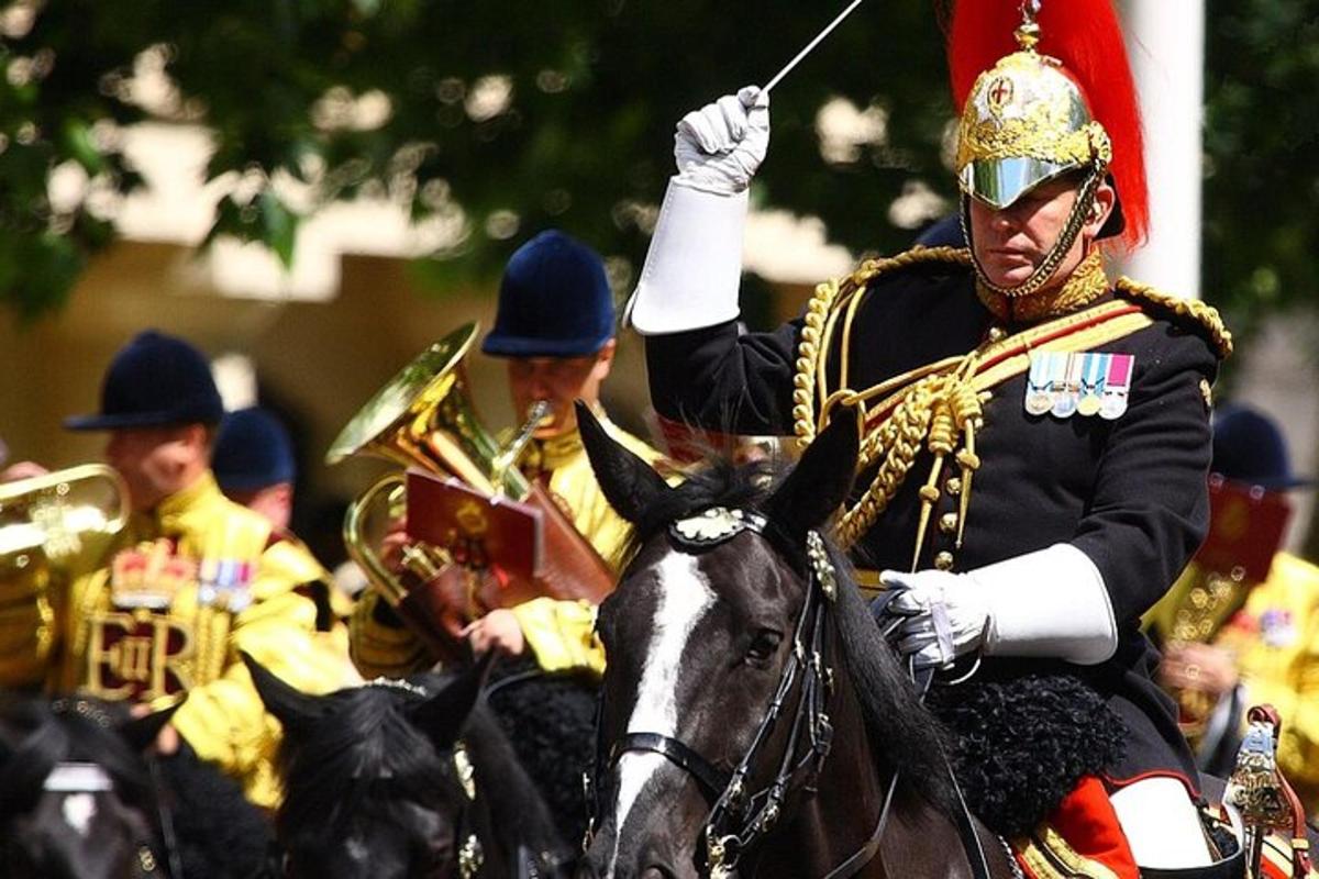 Changing of the Guard Walking Tour in London