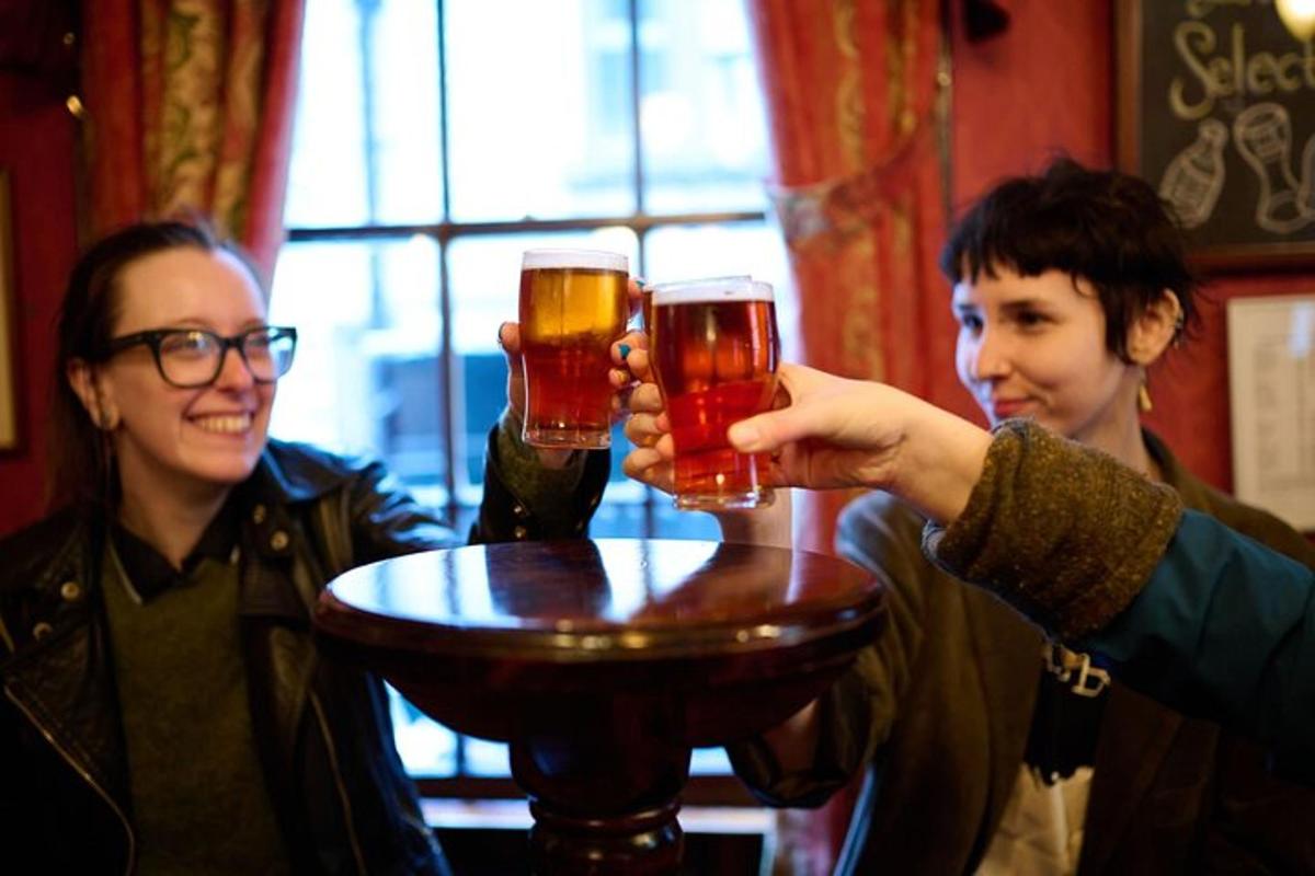 Devour London Historical Pub Tour:Traditional British Food & Ales