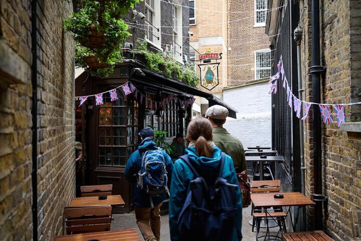 Devour London Historical Pub Tour:Traditional British Food & Ales