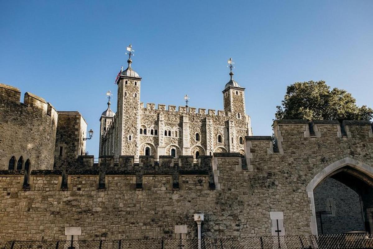 Early Access Tower of London Tour with Opening Ceremony & Cruise