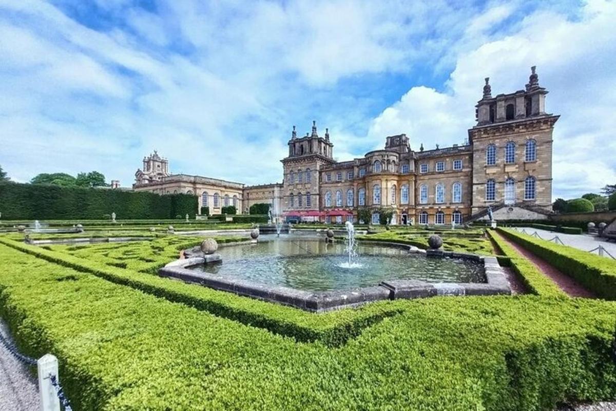 Exclusive Blenheim Palace &Cotswolds Private Day Tour from London