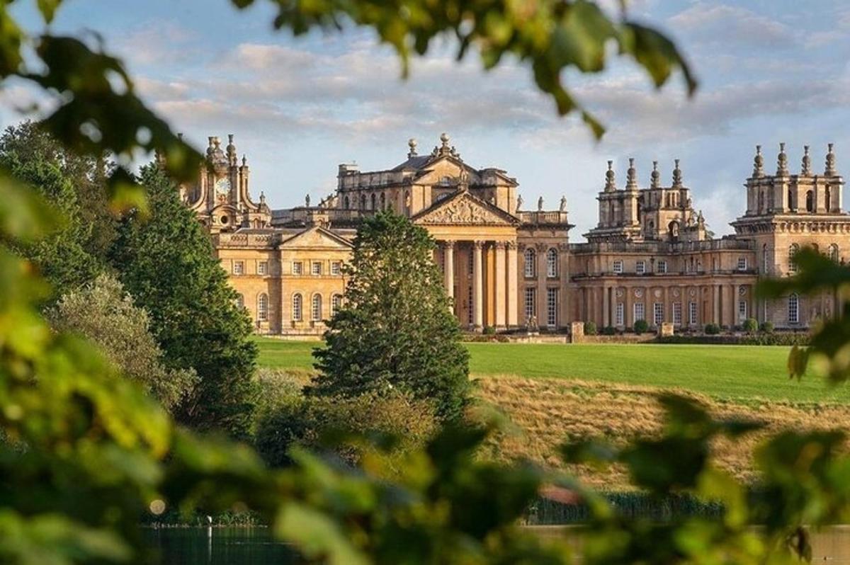 Exclusive Blenheim Palace &Cotswolds Private Day Tour from London