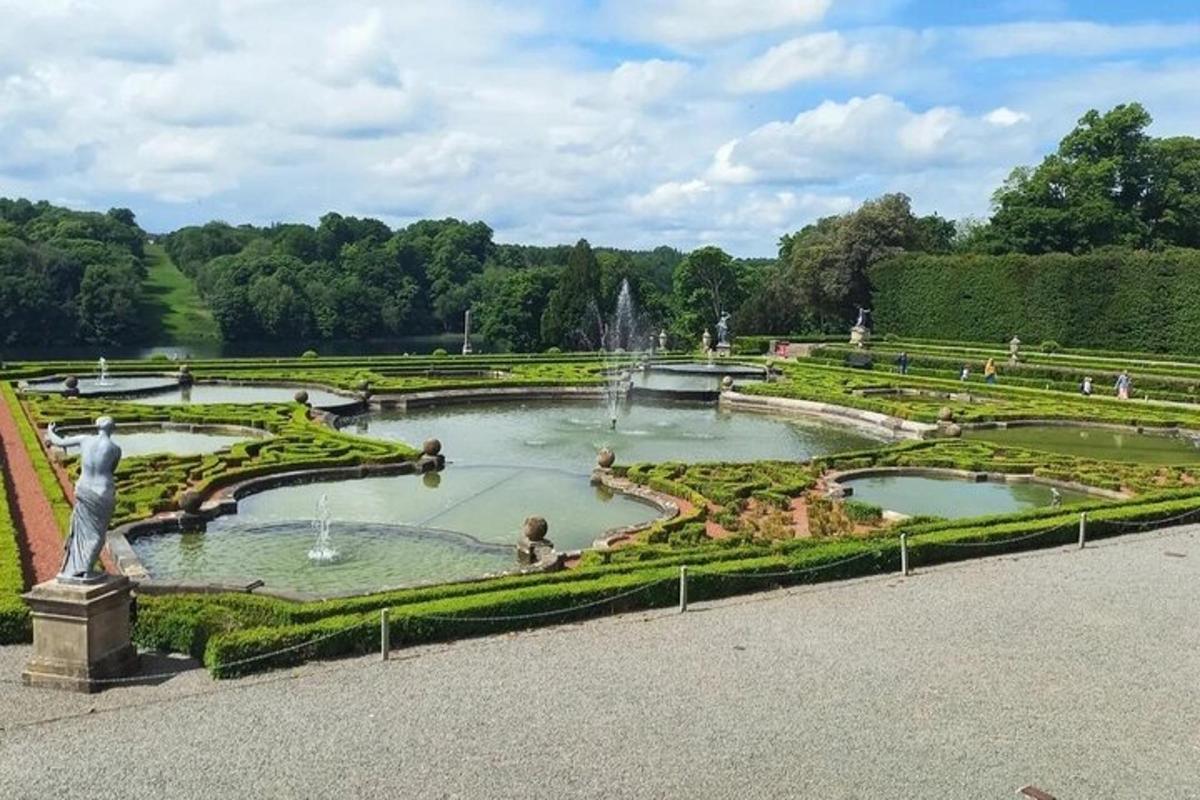 Exclusive Blenheim Palace &Cotswolds Private Day Tour from London