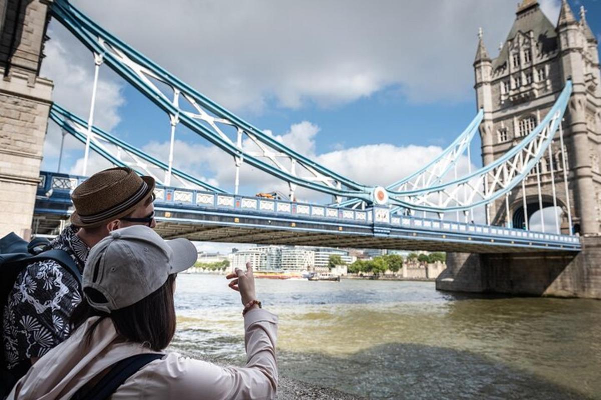 Explore Tower Bridge & Westminster Walking Tour