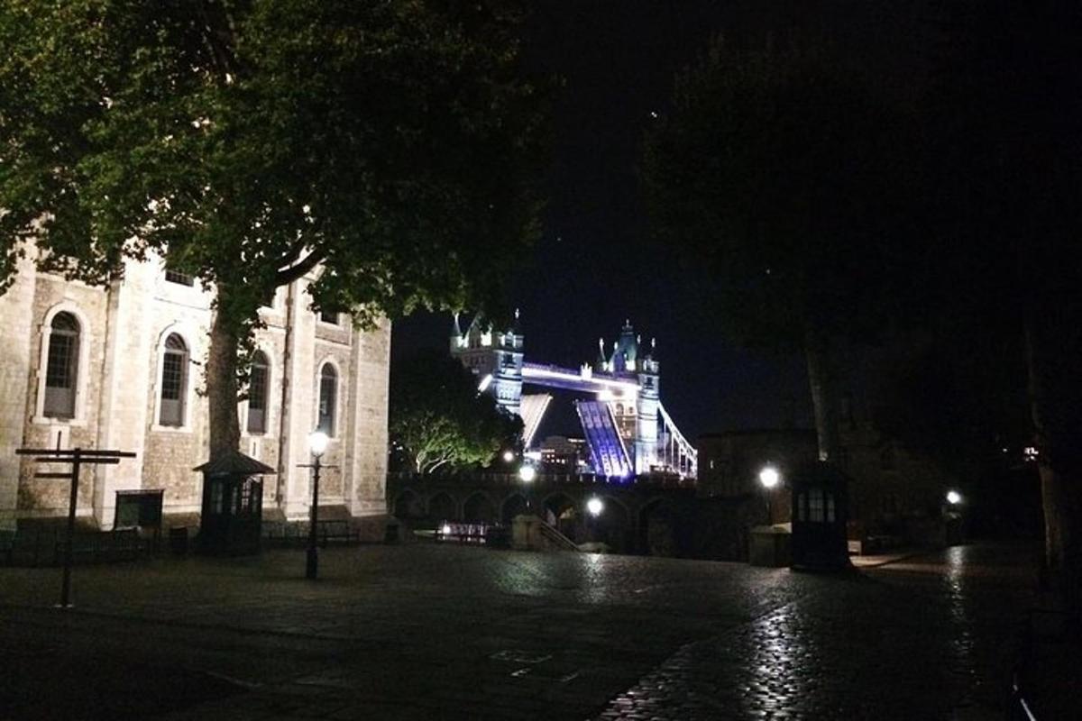 Ghastly Ghosts of Haunted London: Private Tour in a Black Cab