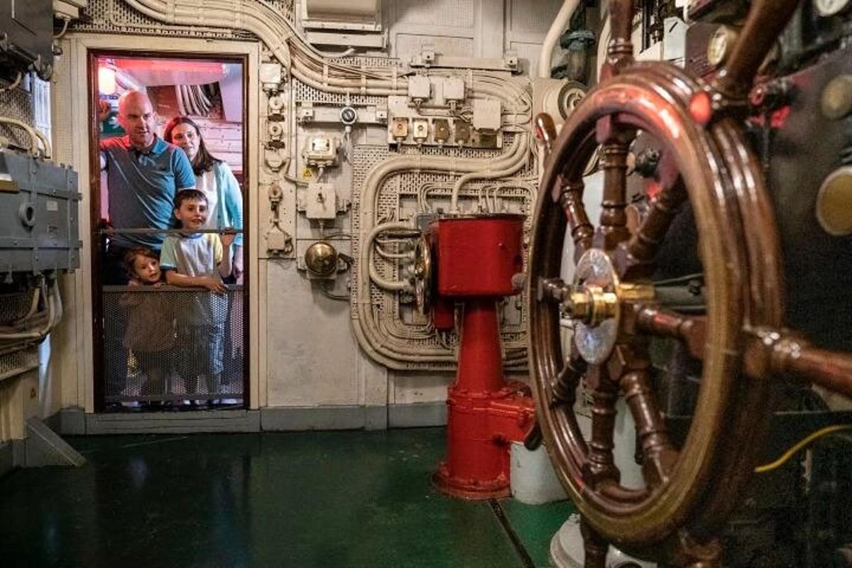 Go On-Board HMS Belfast & See London’s 30+ Sights Tour