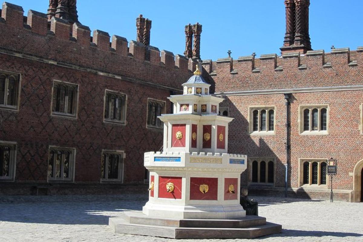 Hampton Court Palace 3hr tour: Henry VIII’s & William III’s intriguing Palaces