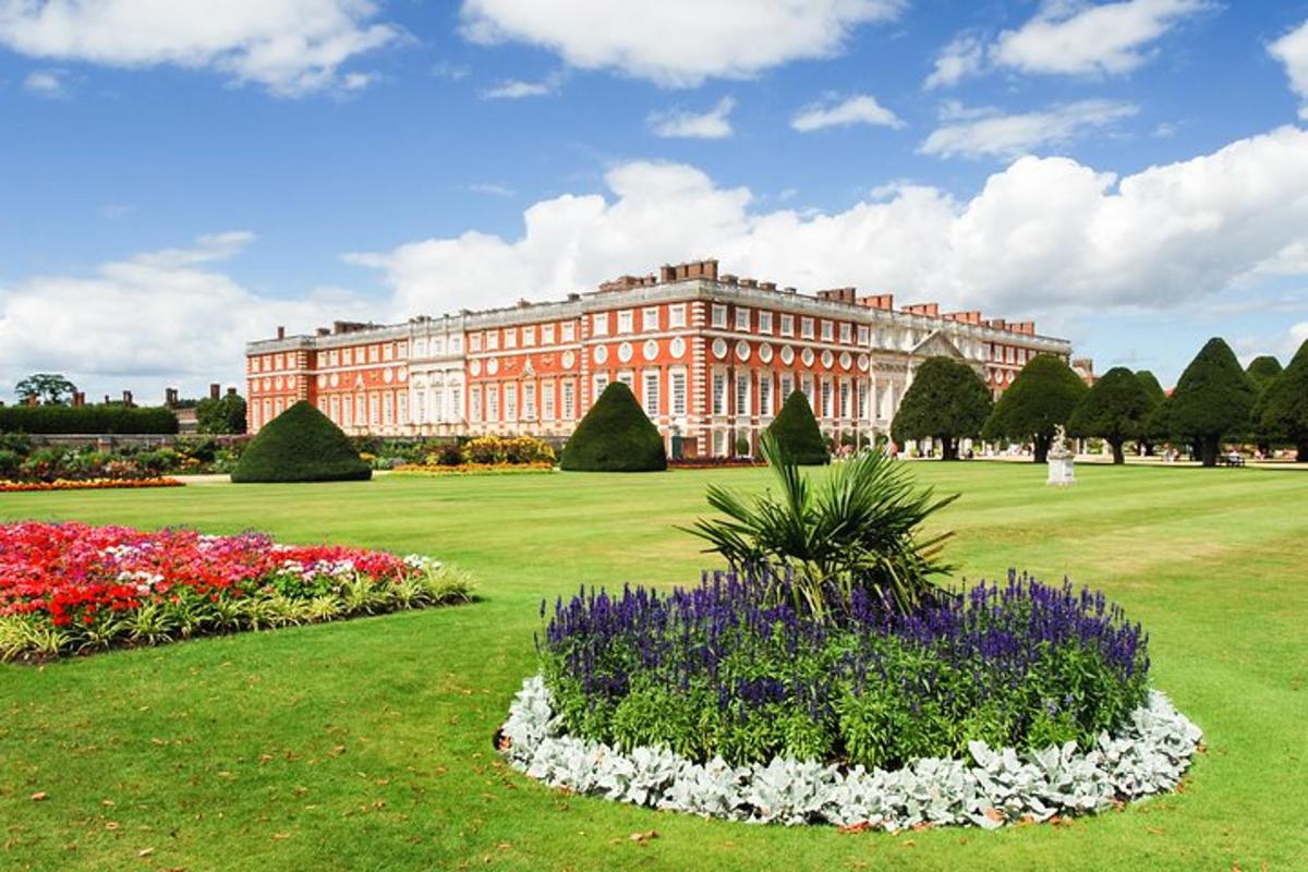 Hampton Court Palace & Garden Maze, Private Tour Admission with Audio Guides