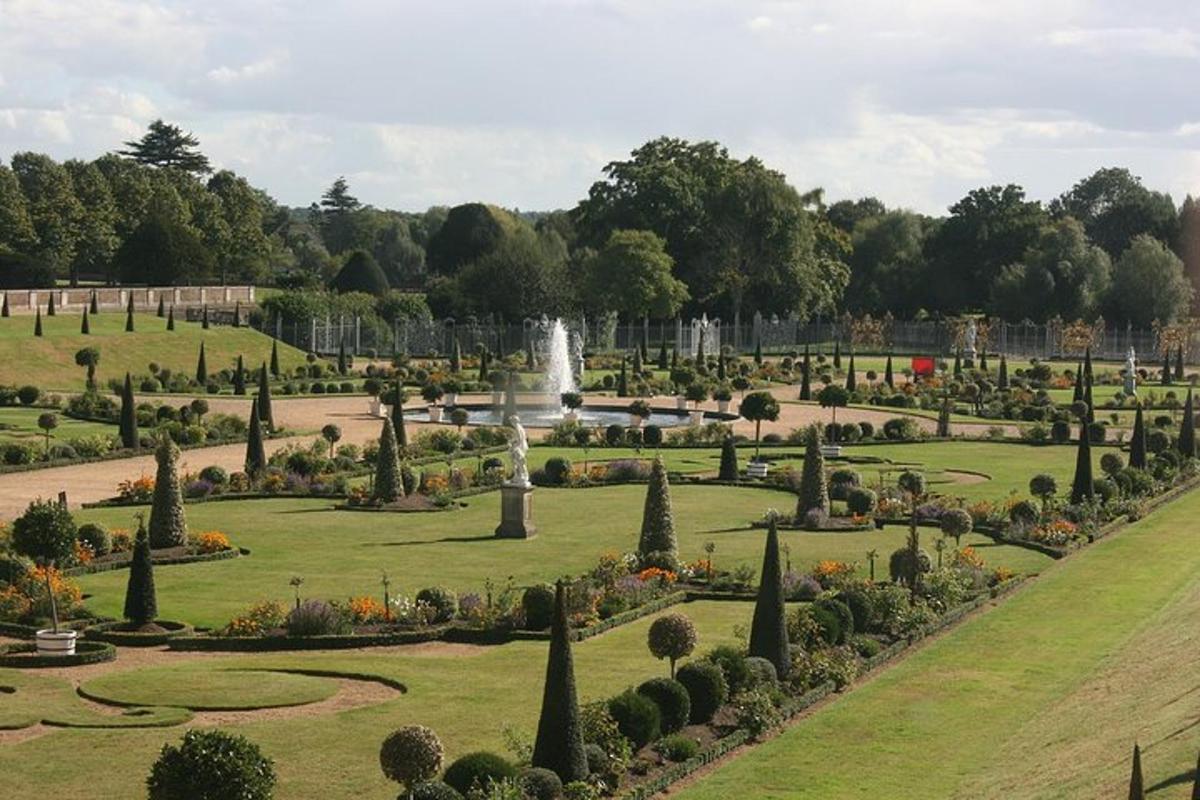 Hampton Court Palace & Garden Maze, Private Tour Admission with Audio Guides