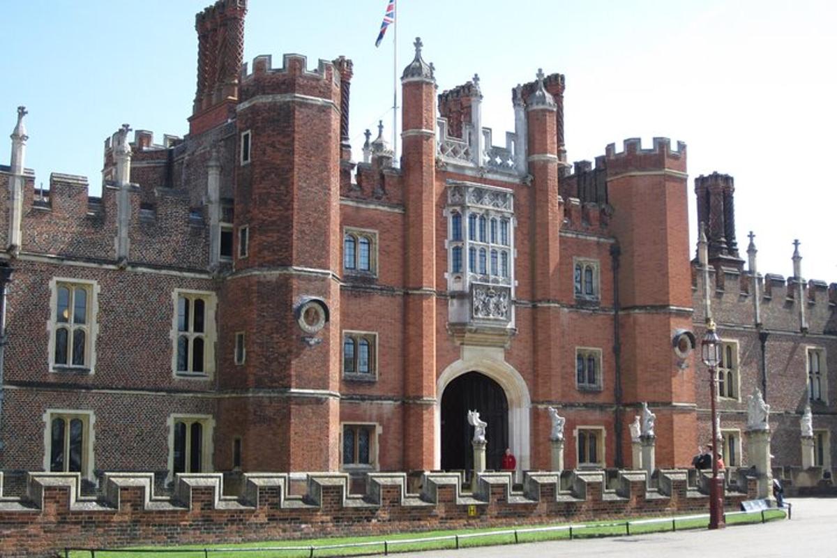 Hampton Court Palace Private Tour – discovering the excesses of Henry VIII