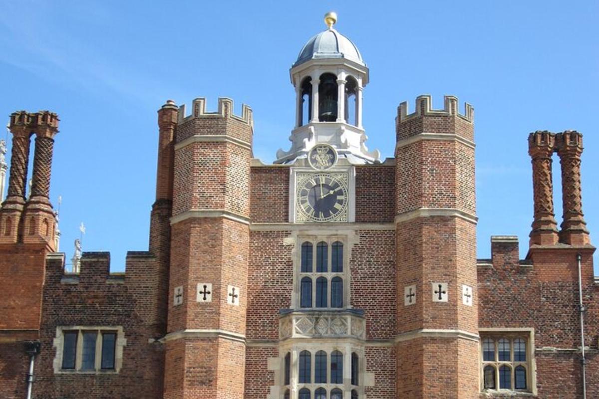 Hampton Court Palace Private Tour – discovering the excesses of Henry VIII