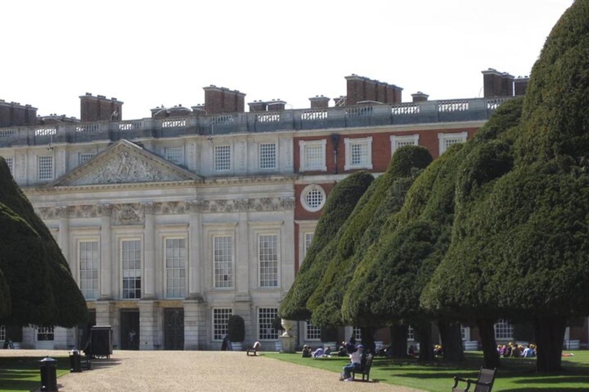 Hampton Court Palace Private Tour – discovering the excesses of Henry VIII