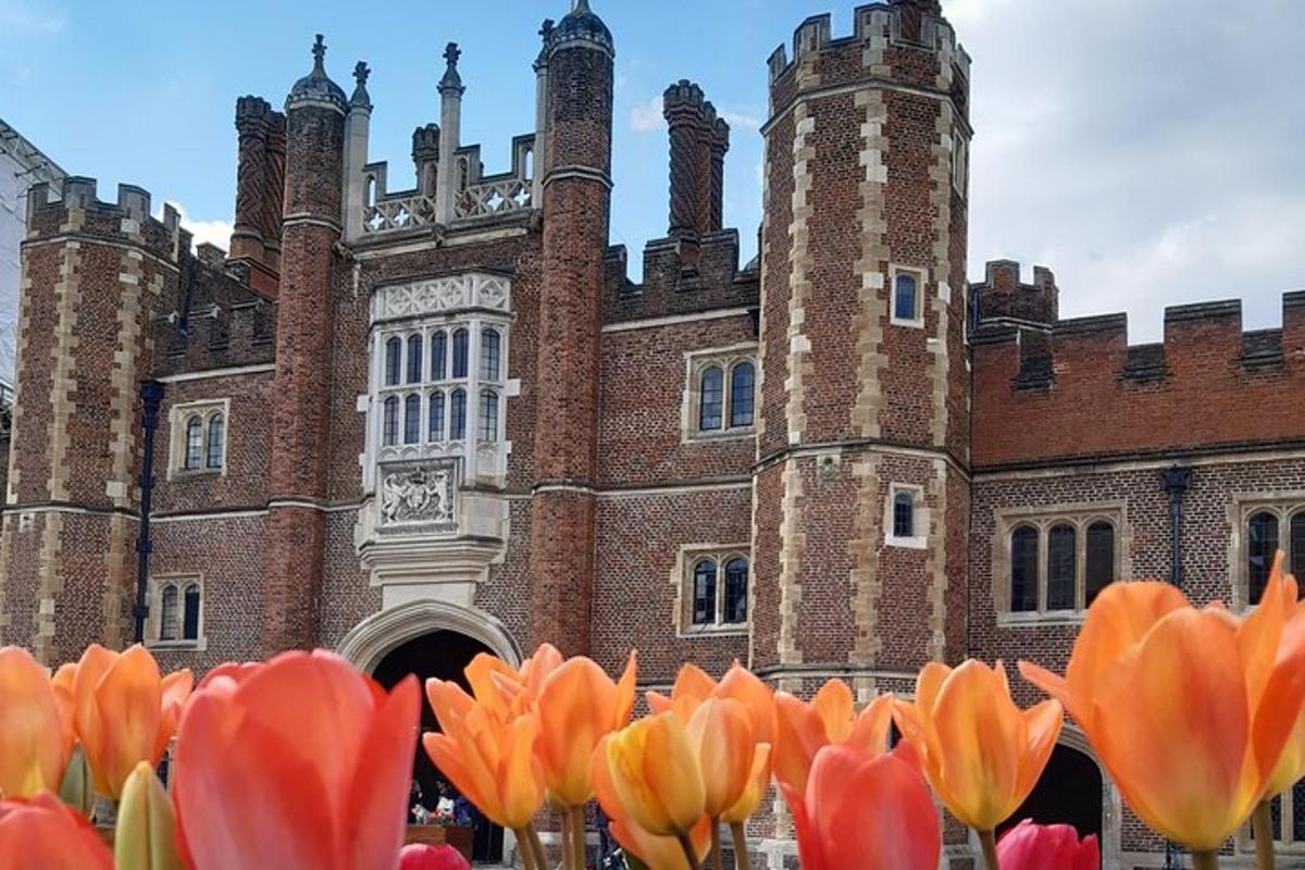 Hampton Court Palace private tour with an accredited expert guide