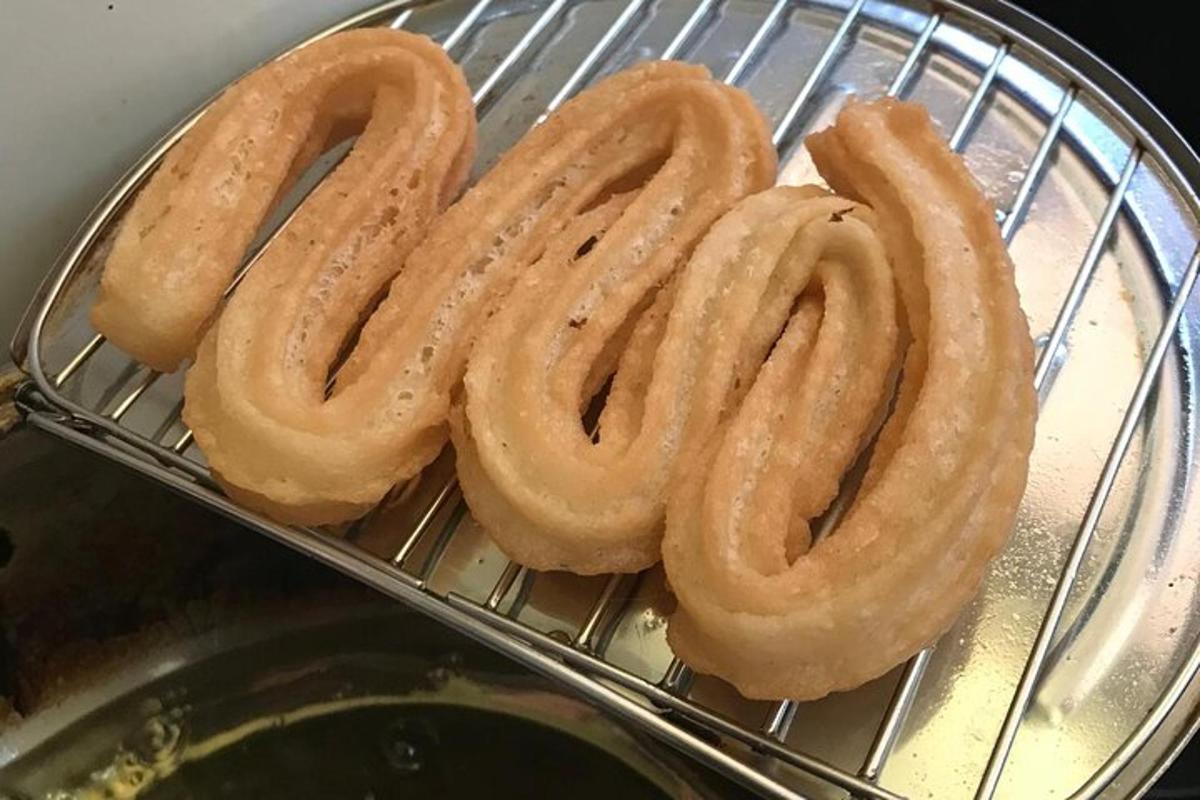 Hands-On Churros & Chocolate Class on a London Houseboat