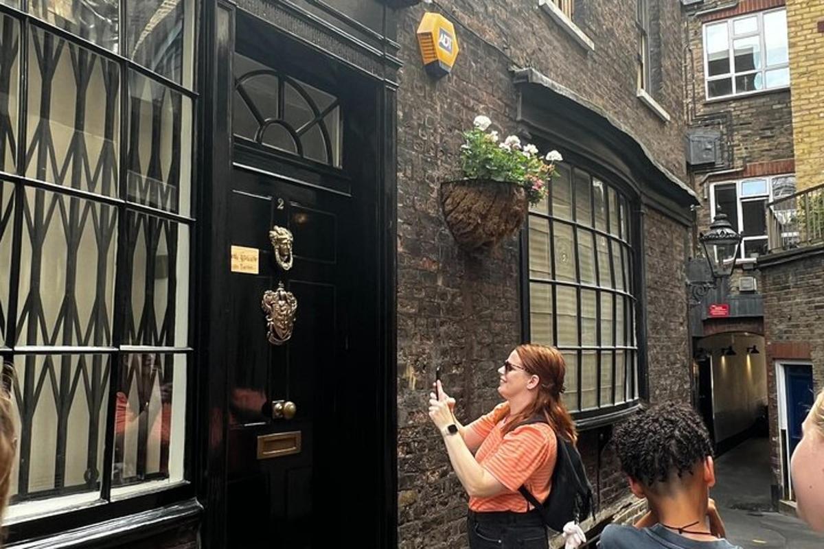 Harry Potter Film Location Walking Tour & Thames River Cruise