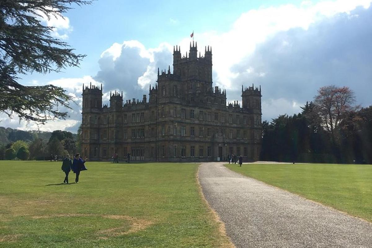 Highclere Castle Private Round Trip Transportation Service