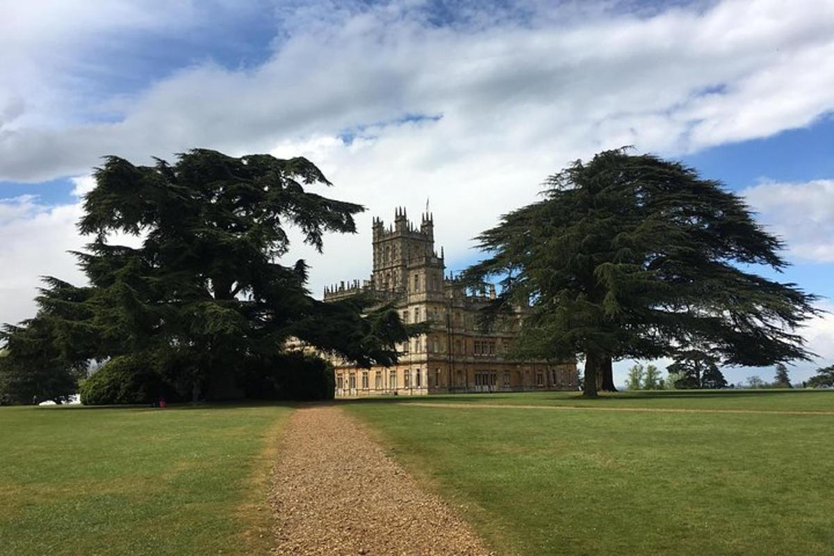 Highclere Castle Private Round Trip Transportation Service