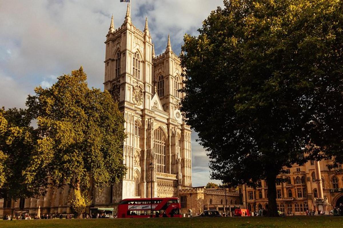 Highlights & Hidden Gems With Locals: Best of London Private Tour