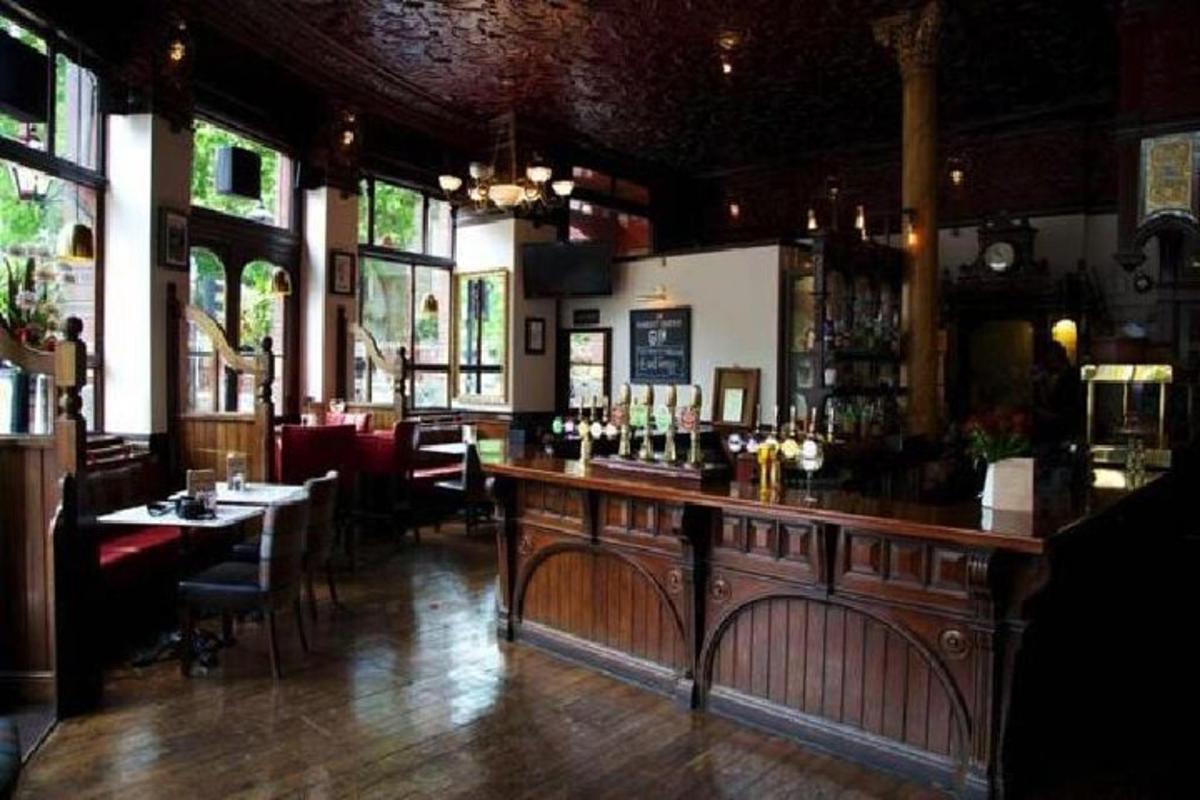 Historic London Pubs Private Walking Tour