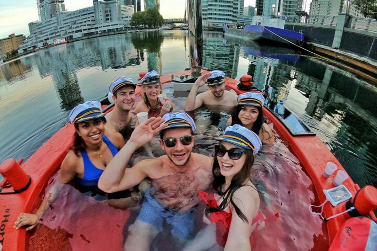 Hot Tub Boat Tour in London – London’s most unique tour