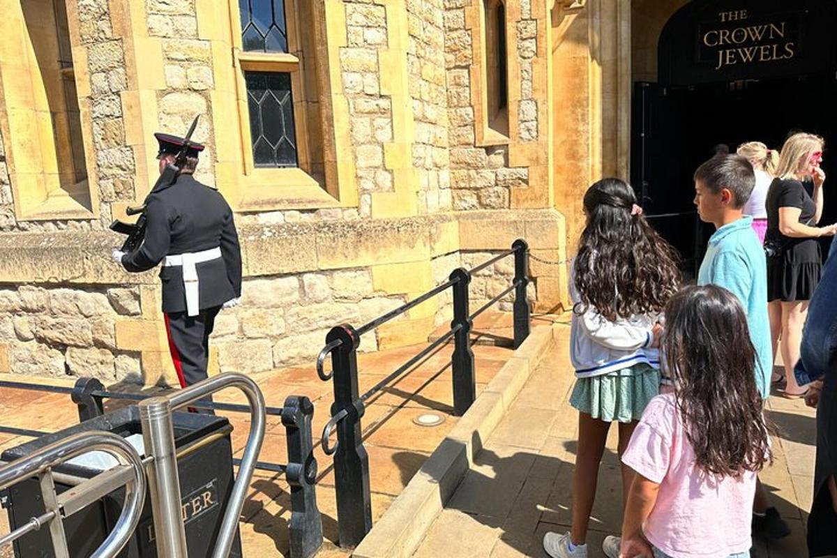 Kid-Friendly Tour: Tower of London and Tower Bridge Entry