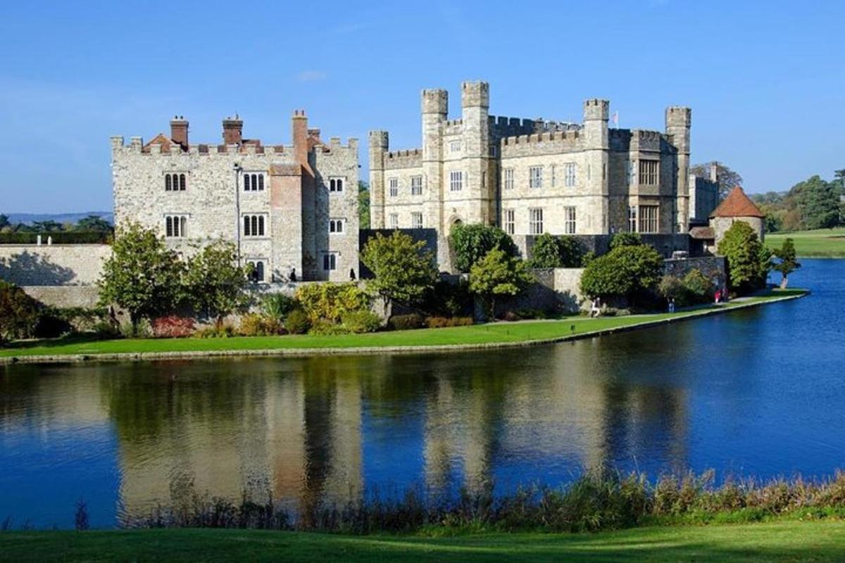 Leeds Castle, Canterbury and White Cliffs of Dover Private Car Tour