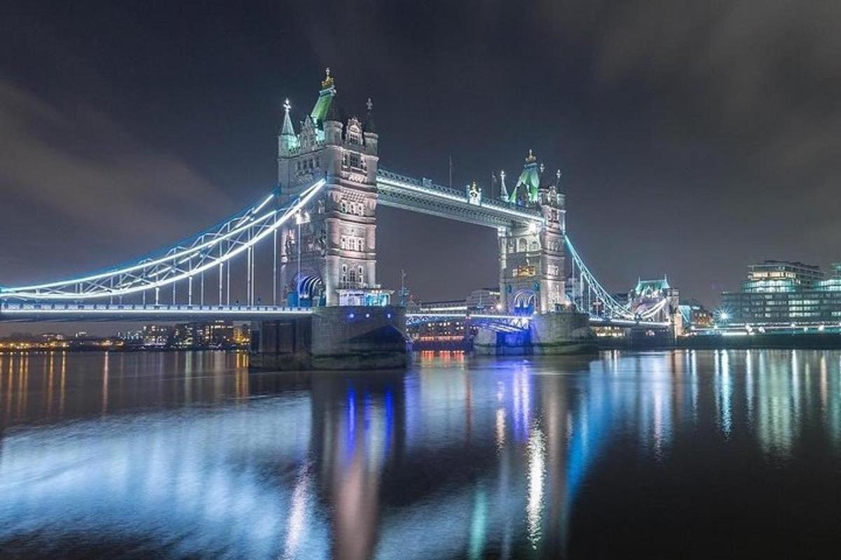 Light Up London: Private 2-Hour Night Tour in a Black Cab