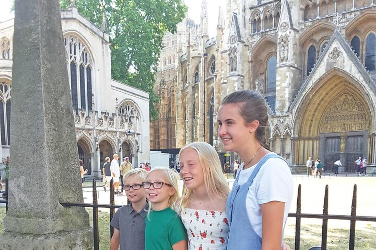 London Highlights Family-Friendly Walking Tour with Top Guide