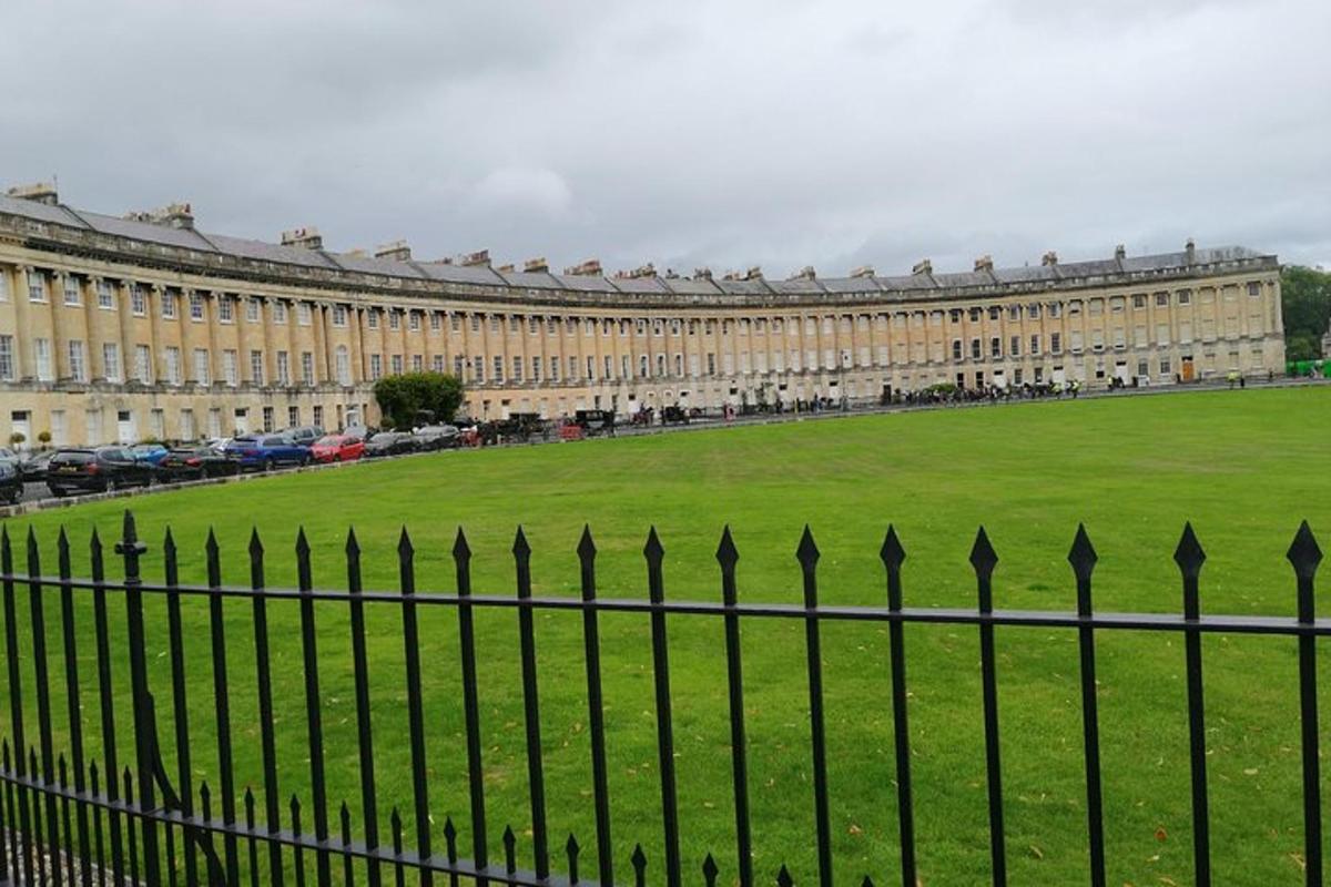 London Hotel Return via Bath & Stonehenge & Windsor Castle