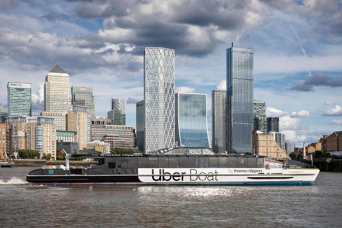 London: IFS Cable Car + Uber Boat Hop-On Hop-Off 1 Day River Pass