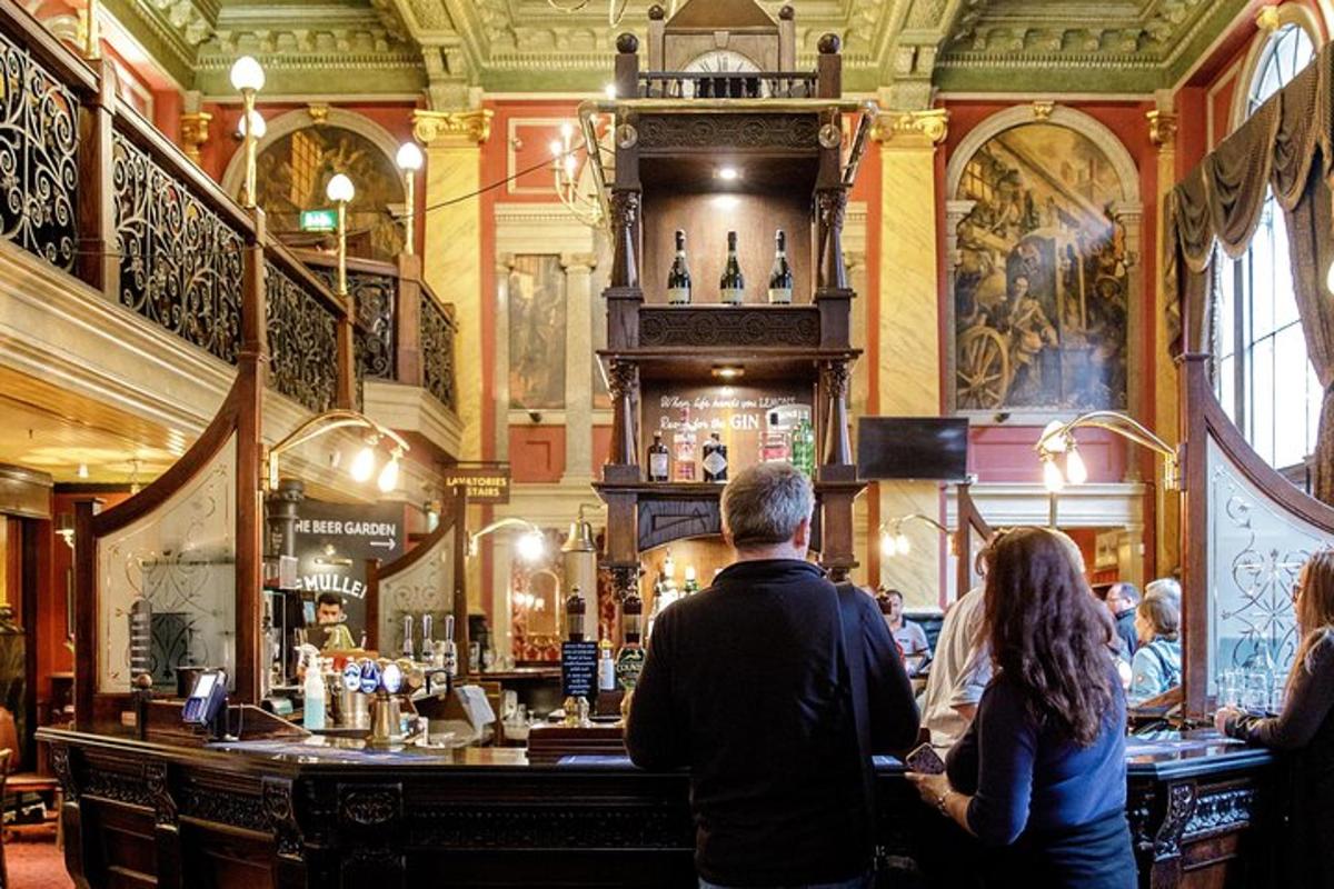 London Small Group Tour of Historical Pubs