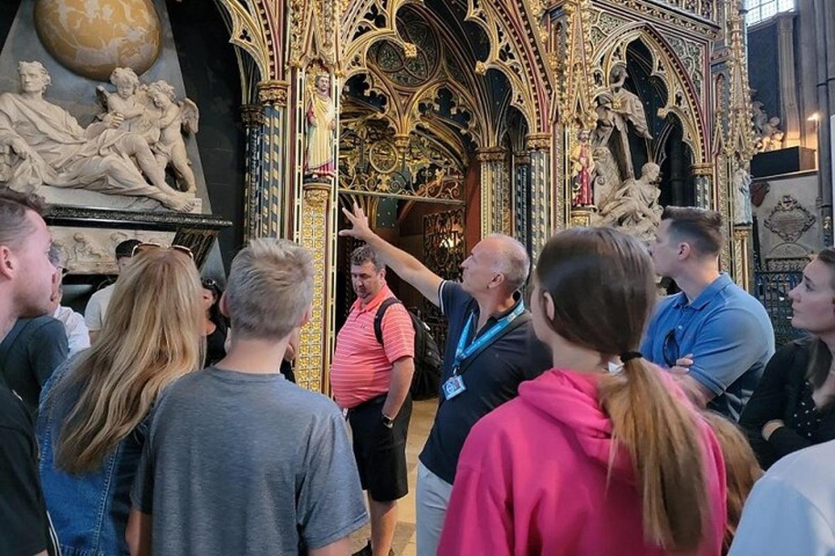 London Walking Tour with Westminster Abbey and Changing of the Guard